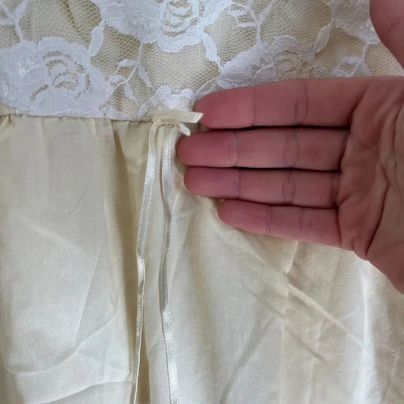 Vtg Womens Yellow Cream Night Dress Lace Front Tie Bow Pullover Sleeveless M/L - Picture 7 of 13